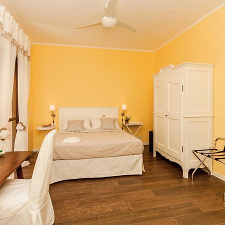 La Tuia E Il Tasso Bed & Breakfast กาญารี ภายนอก รูปภาพ