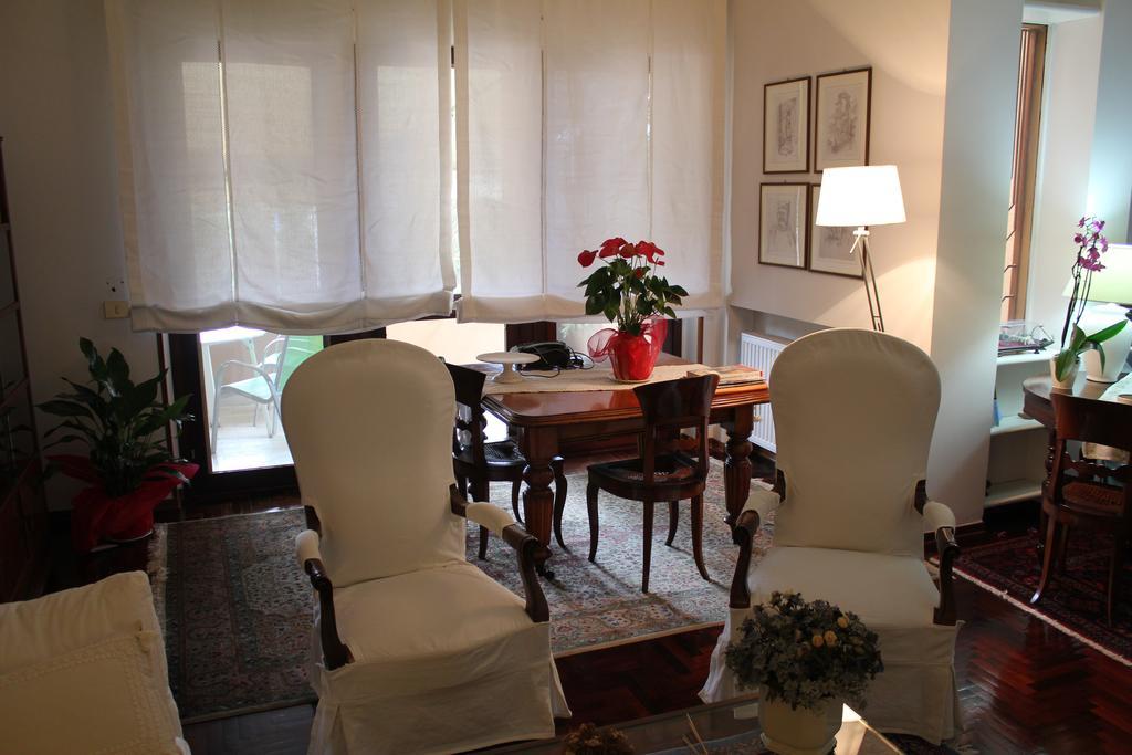 La Tuia E Il Tasso Bed & Breakfast กาญารี ภายนอก รูปภาพ